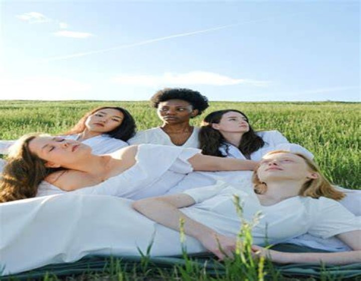 Best hollywood,bollywood,culture,videos&music gossipnews SmallTallk