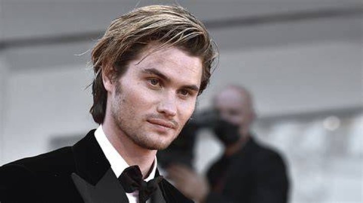 Chase Stokes Net Worth 2023 &lsquo;Outer Banks&rsquo; Salary vs. Madelyn Cline
