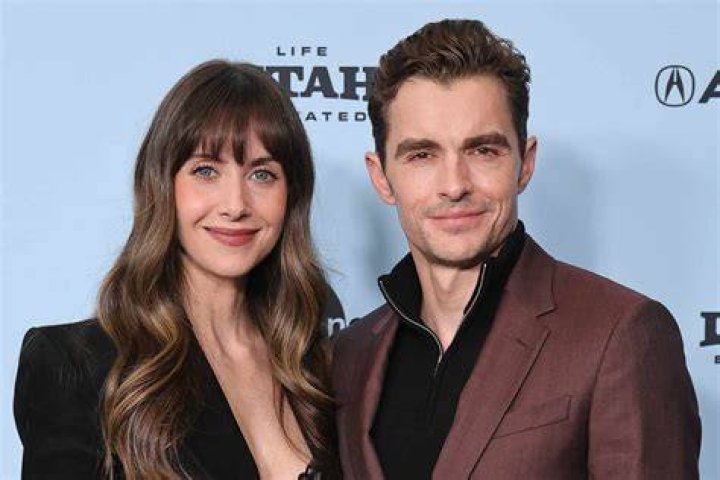 Exclusive! Alison Brie and Dave Franco Engaged?See the Ring Now! E! News
