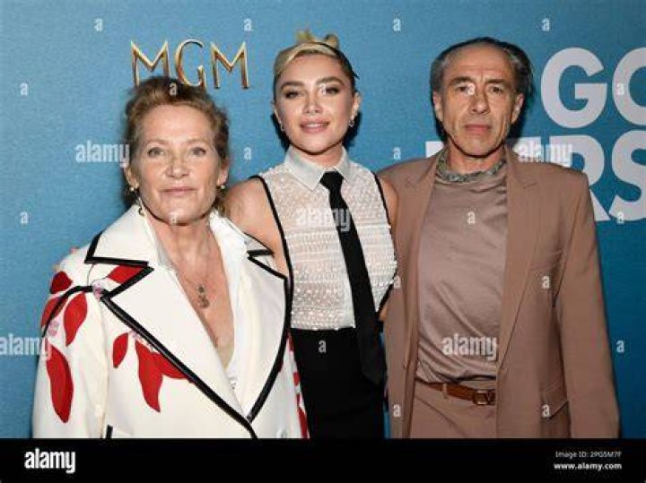 Florence Pugh Parents Meet Actress Father and Mother NCERT POINT