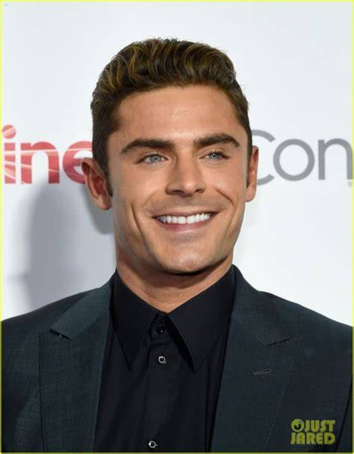 Full Sized Photo of zac efron adam devine beach fight scene 28 Zac