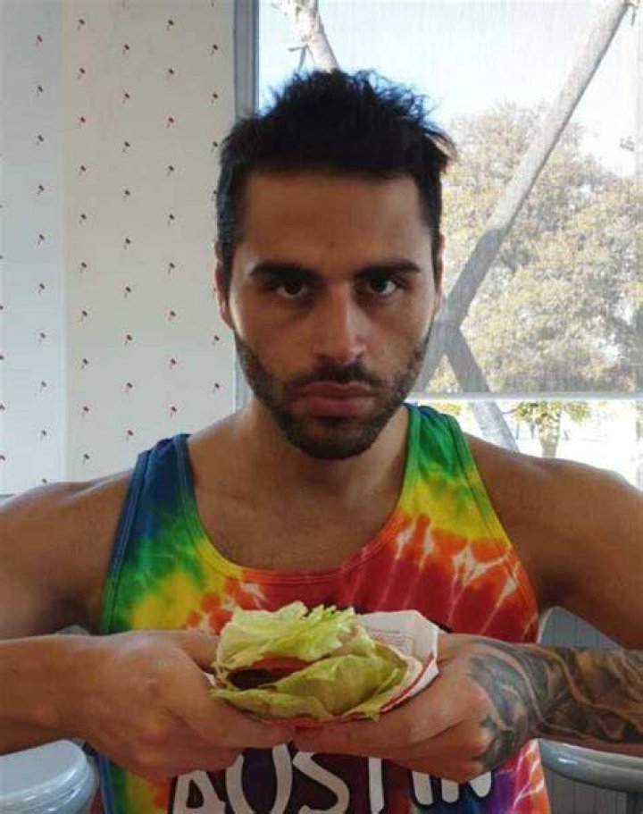 Jon Zherka 7 Faits Que Vous Ne Saviez Pas Sur Le Streamer Twitch Irl
