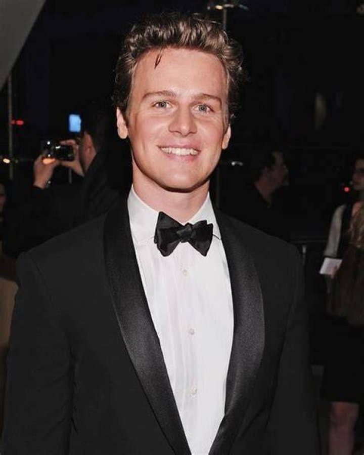 Jonathan Groff Height, Weight, Age, Net Worth, Girlfriends