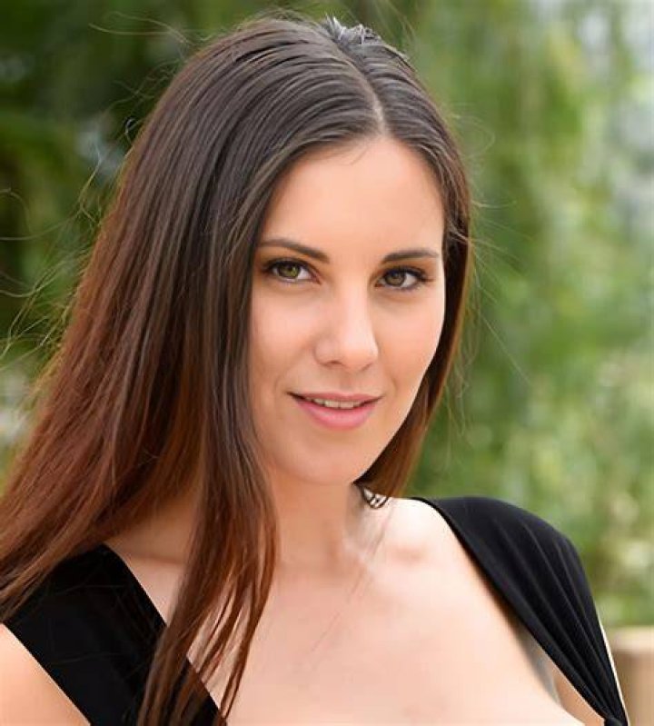 Lilian Stone escort