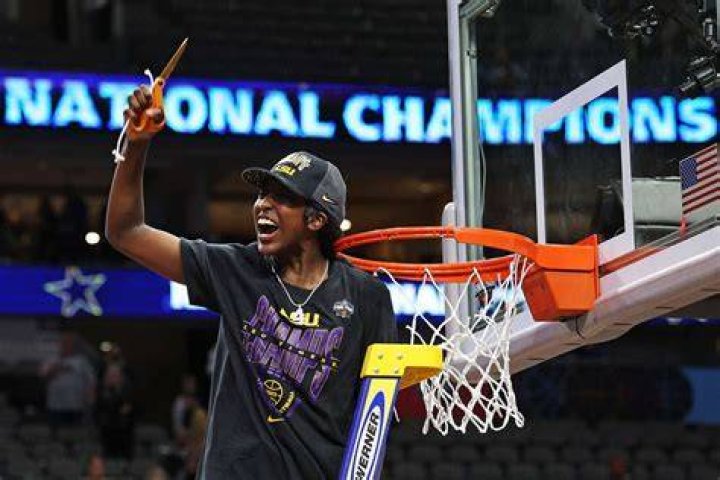LSU Champion Flau&rsquo;Jae Johnson Talks Rap Career, Lil Wayne, and More