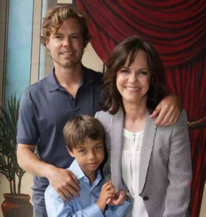 Michel&rsquo;le Family Husband, Kids, Parents, Siblings FamilyWing