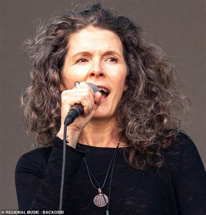 Review Edie Brickell & New Bohemians at the Heights Theater Houston
