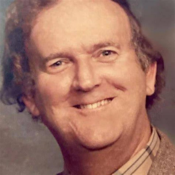 Roy Donahue Obituary Visitation & Funeral Information