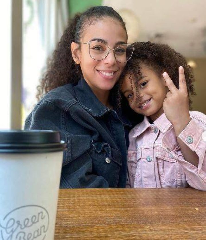 Samantha Irvin with her daughter Myra in 2022 Fashion, Wwe superstars