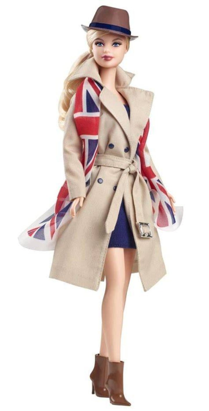 This British Barbie Doll Says She Can't Get A Date (13 pics)