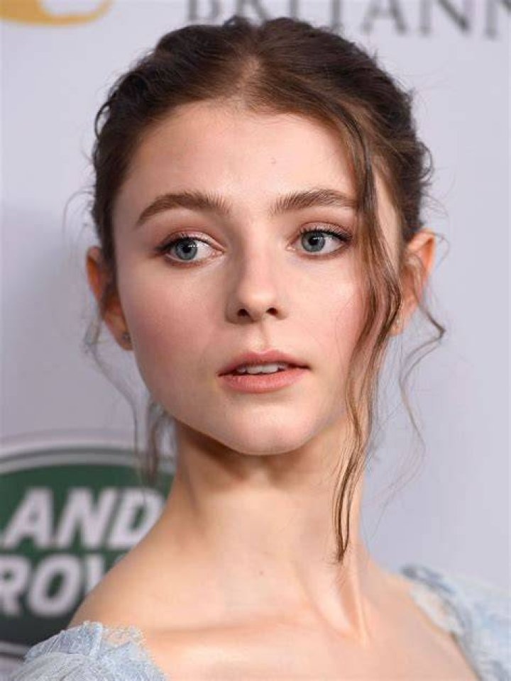 Thomasin McKenzie's Height, Weight, Age, Boyfriend, And Family