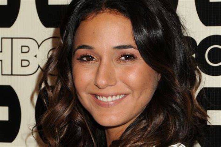 Uncover The Secrets Of Emmanuelle Chriqui's Relationships