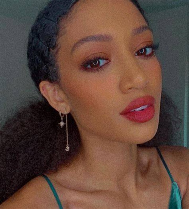 Unveiling Samantha Logan's Net Worth: A Journey Of Success And Savvy