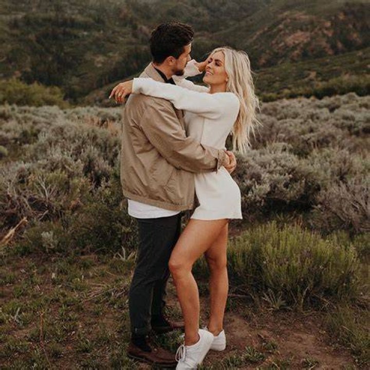Whitney Simmons (Youtuber) Wiki, Bio, Age, Height, Weight, Boyfriend
